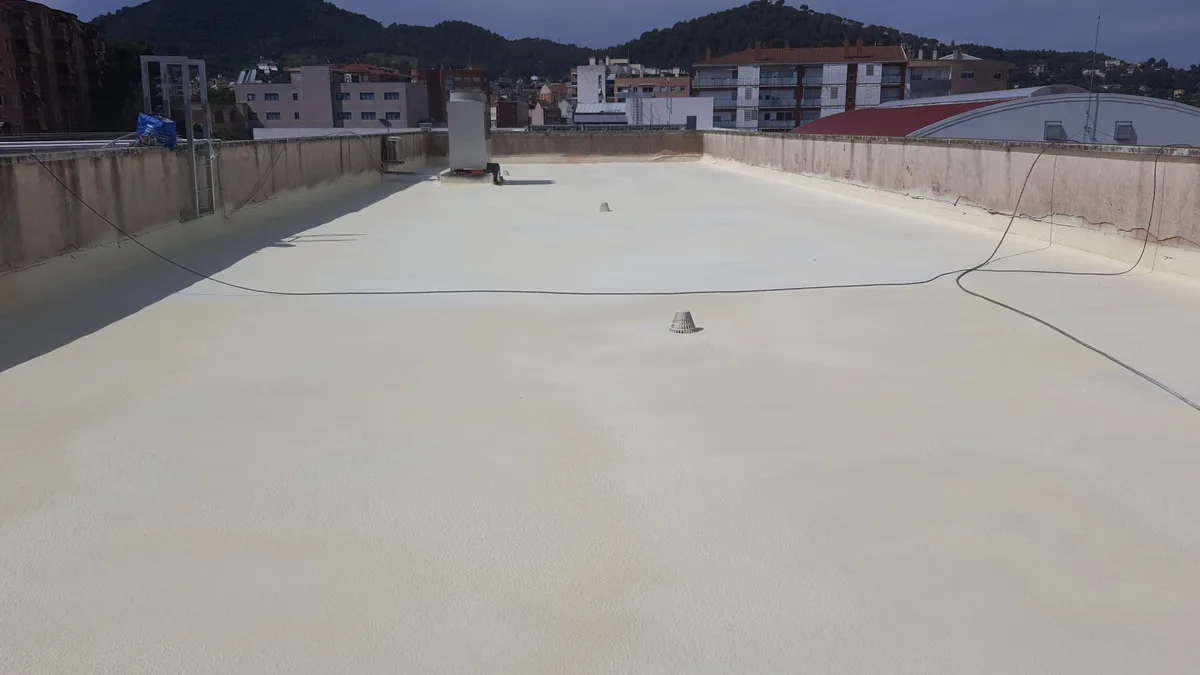 Aislamiento e impermeabilización del Cap Salut de Montornés del Vallés — foto 2