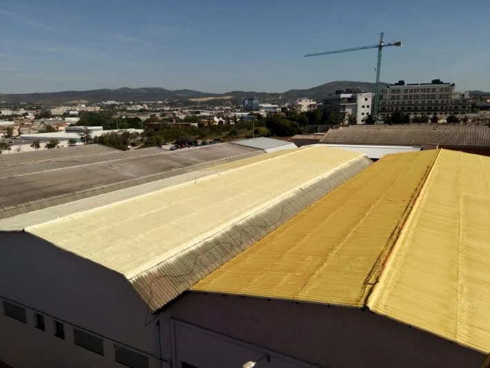 Aislamiento térmico e impermeabilización de 5 naves