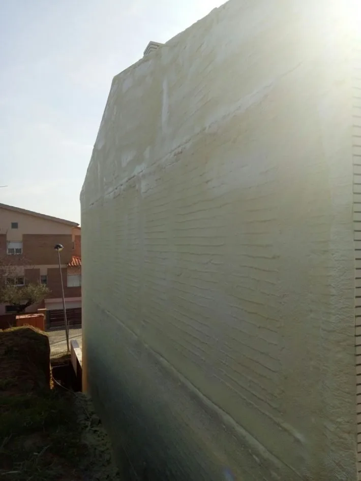 Aislamiento térmico en una pared medianera — foto 1