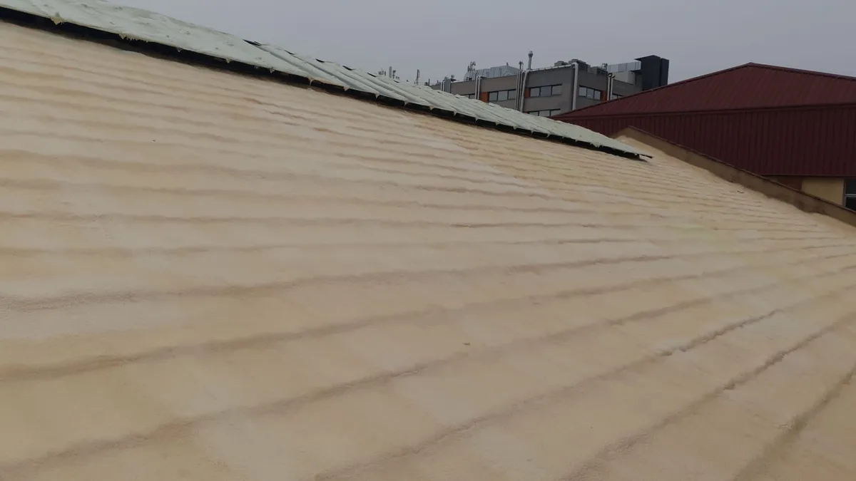 Aislamiento térmico impermeable en una cubierta de teja — foto 3
