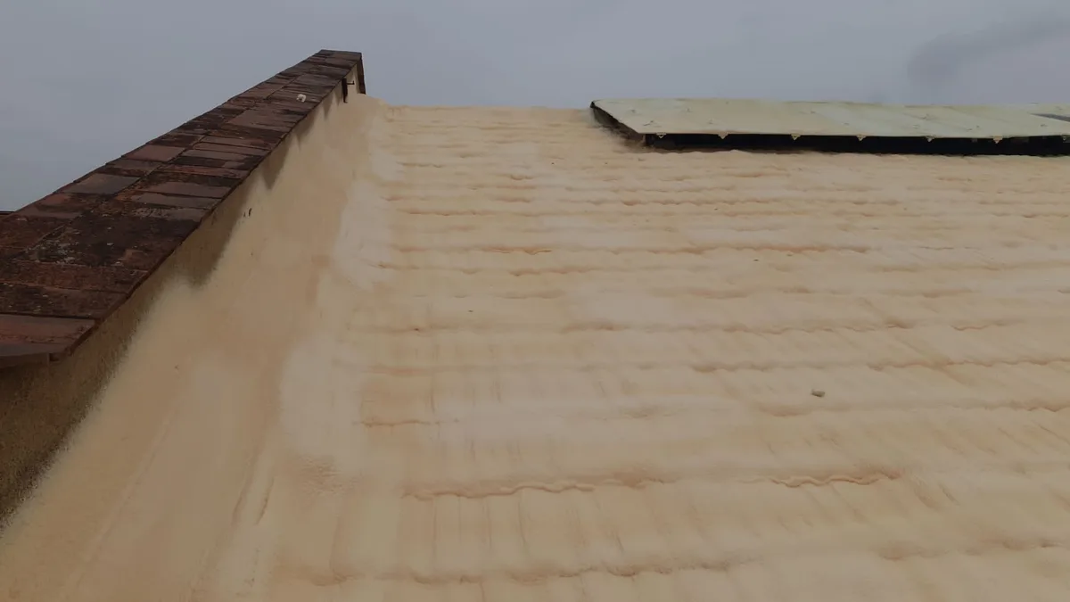 Aislamiento térmico impermeable en una cubierta de teja — foto 4