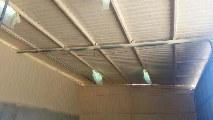 Poliuretano proyectado en una nave — foto 4